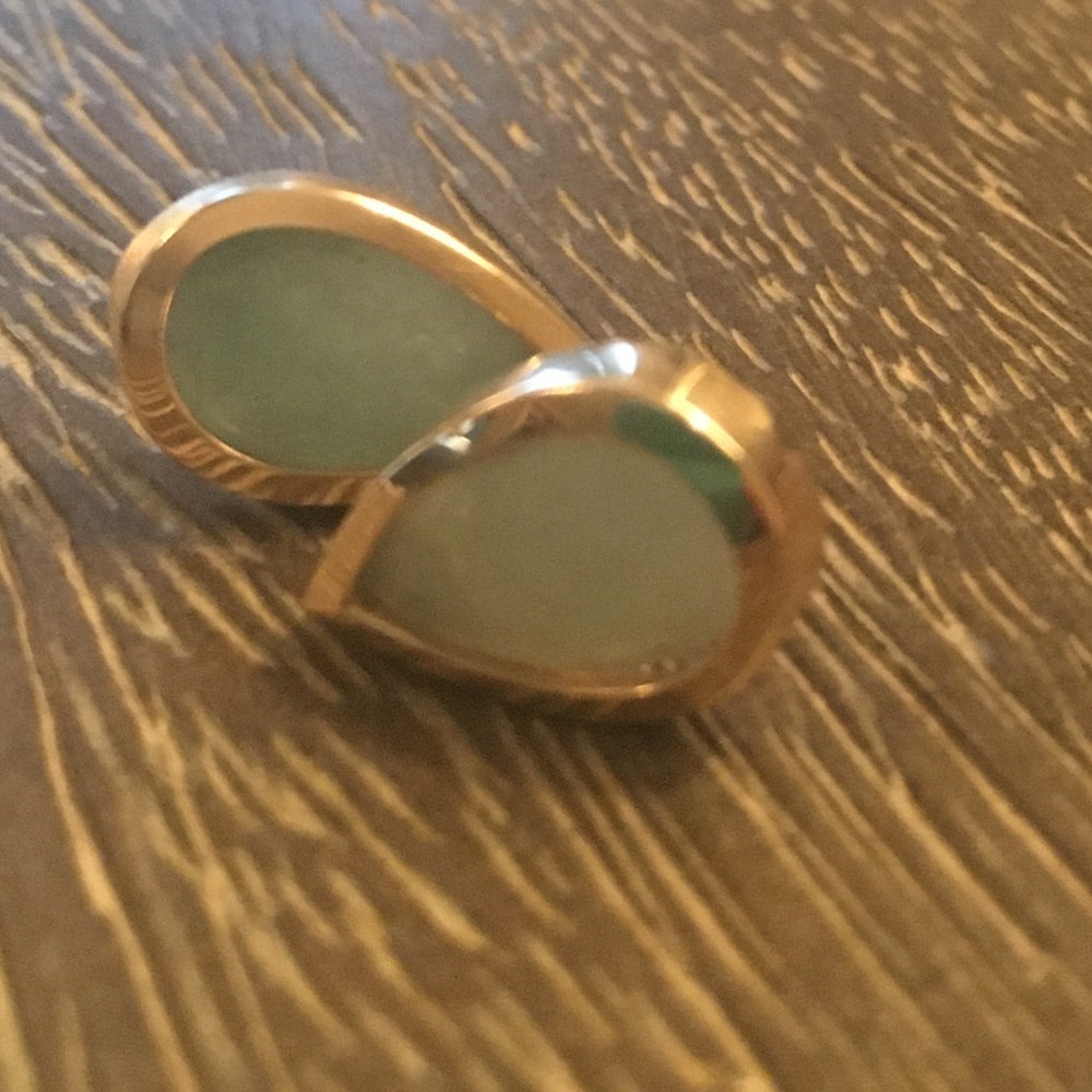 Gold and jade stud earrings